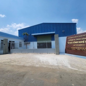 nha-may-san-xuat-thung-dung-ho-so-theo-day-chuyen-may-moc-hien-dai-nhat